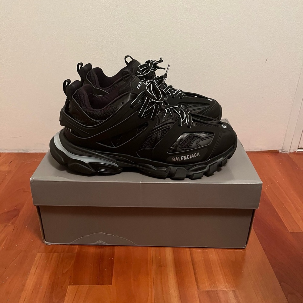 dm before buying balenciaga track led size 10